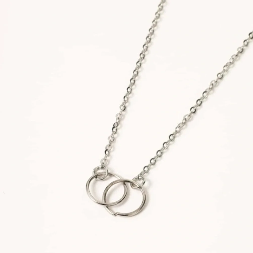 3/$30 🤍 Double Loop Necklace